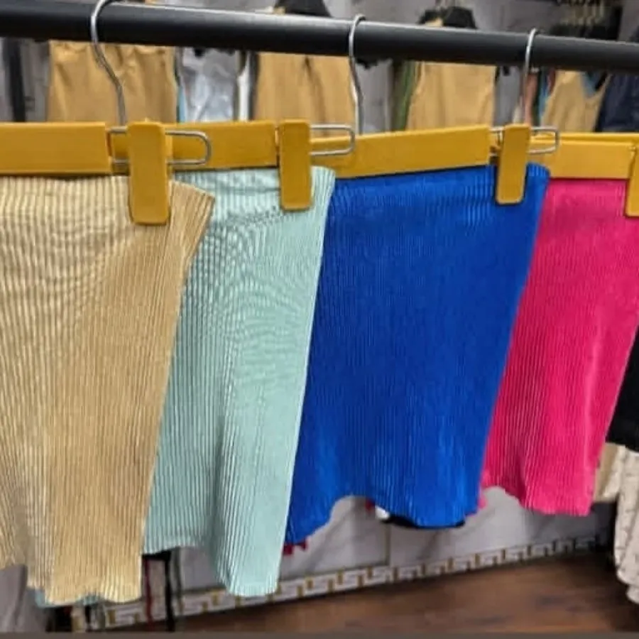 کراپ تاپ دکلته پلیسه جذاب