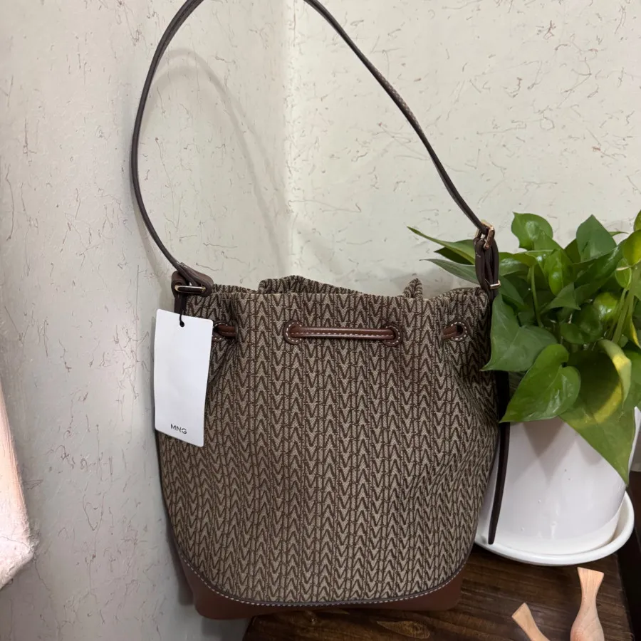 کیف برند منگو