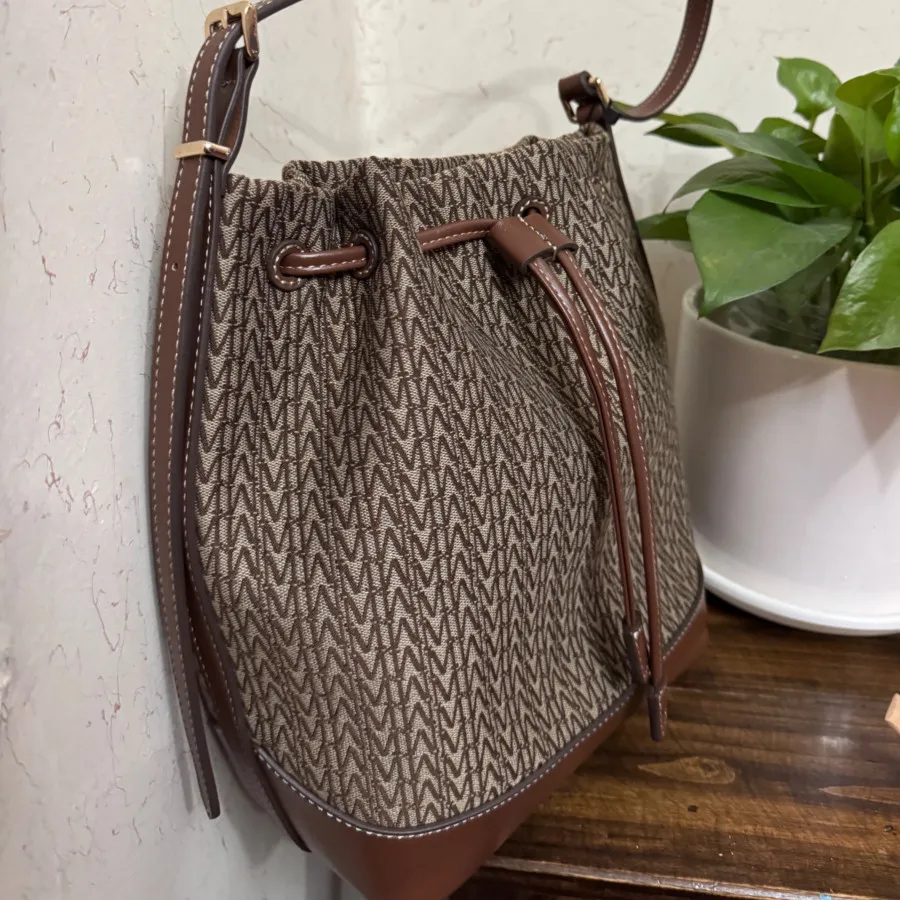 کیف برند منگو