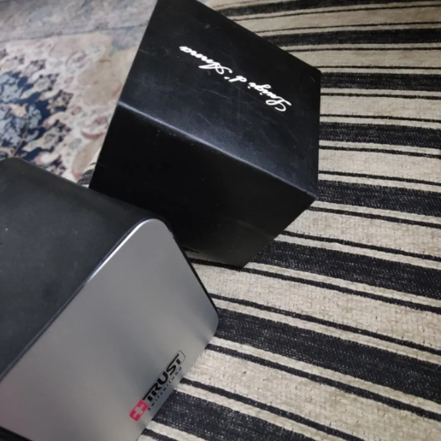 دو جعبه ساعت