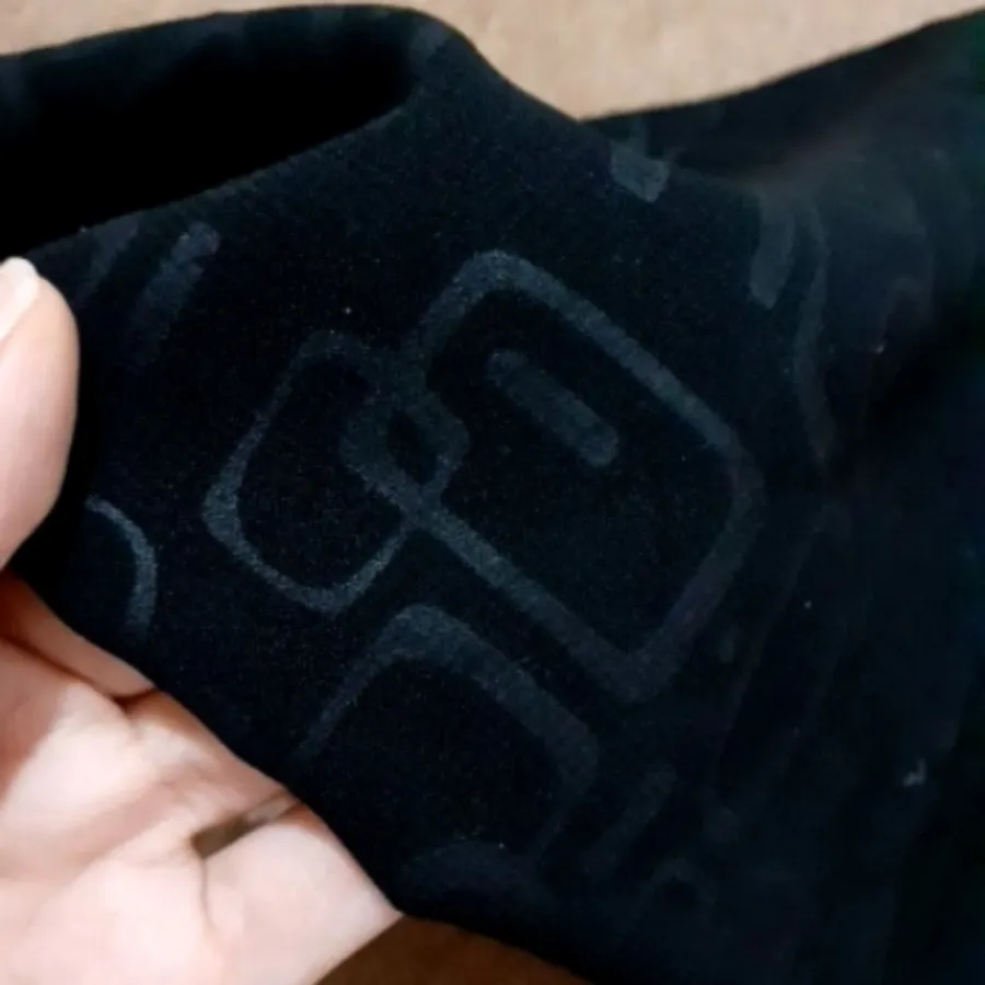 روسری کرپ مشکی طرح دار