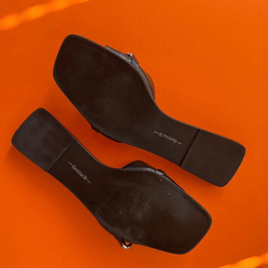 صندل مشکی برشکا