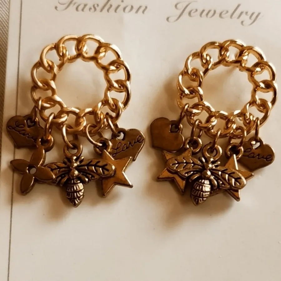 گوشواره آویزدار پر جزییات