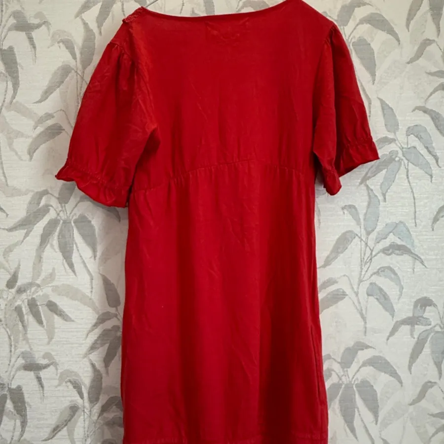 پیراهن نخی قرمز