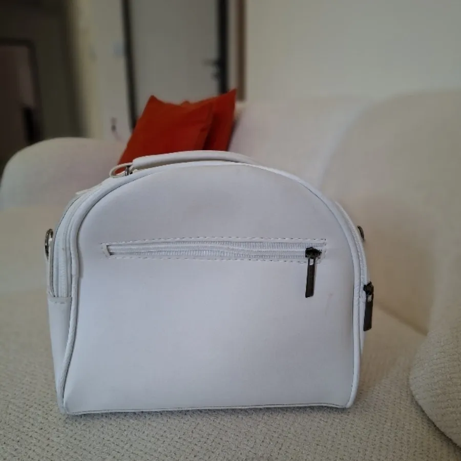 کیف نیم دایره ای سفید خاص