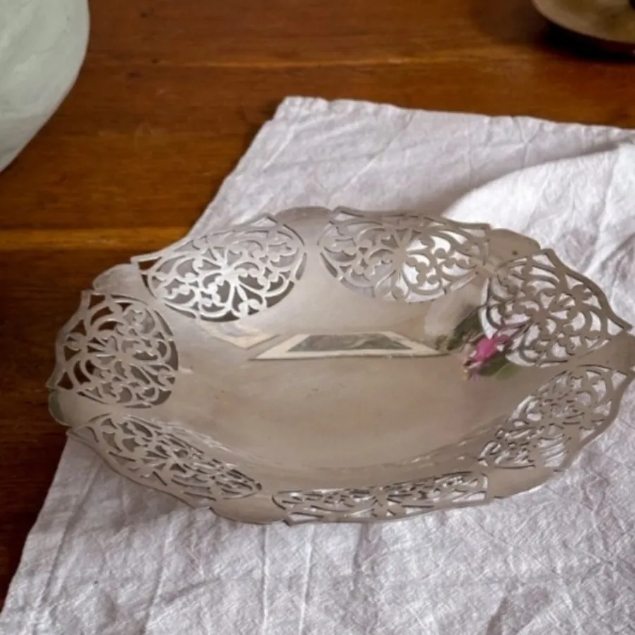 شیرینی خوری مارکدار