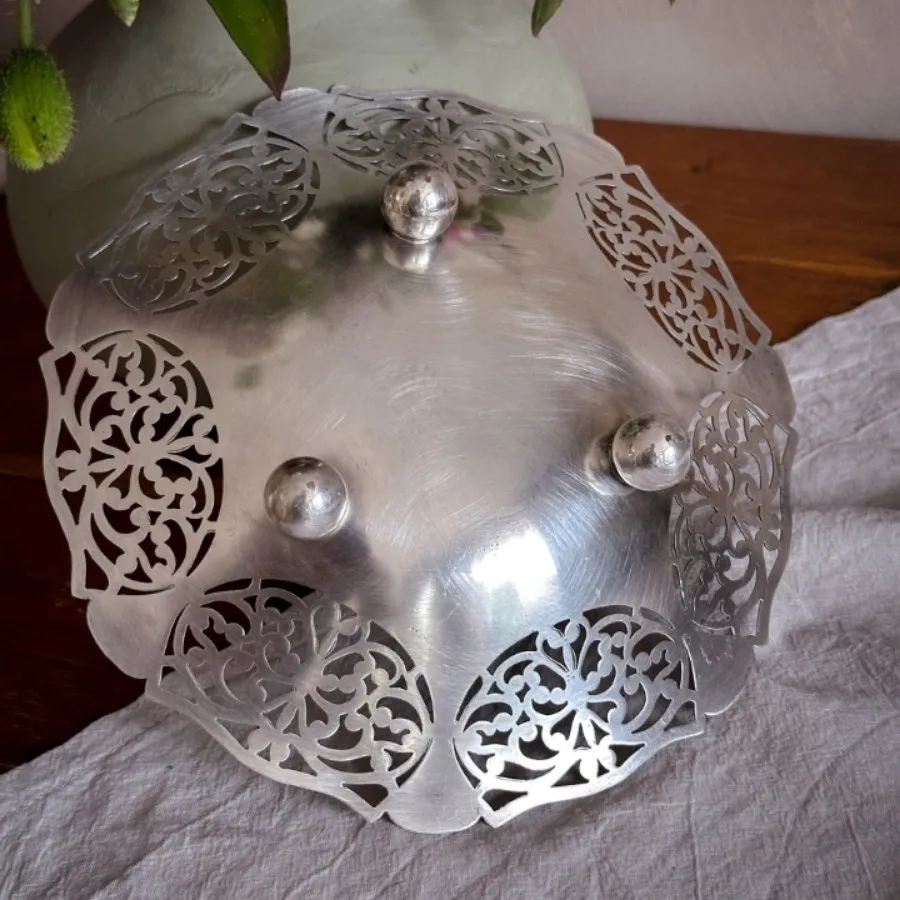 شیرینی خوری مارکدار