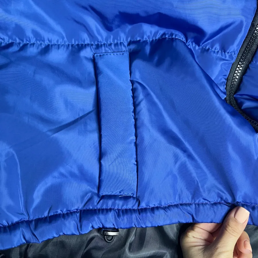 کاپشن رنگ آبی