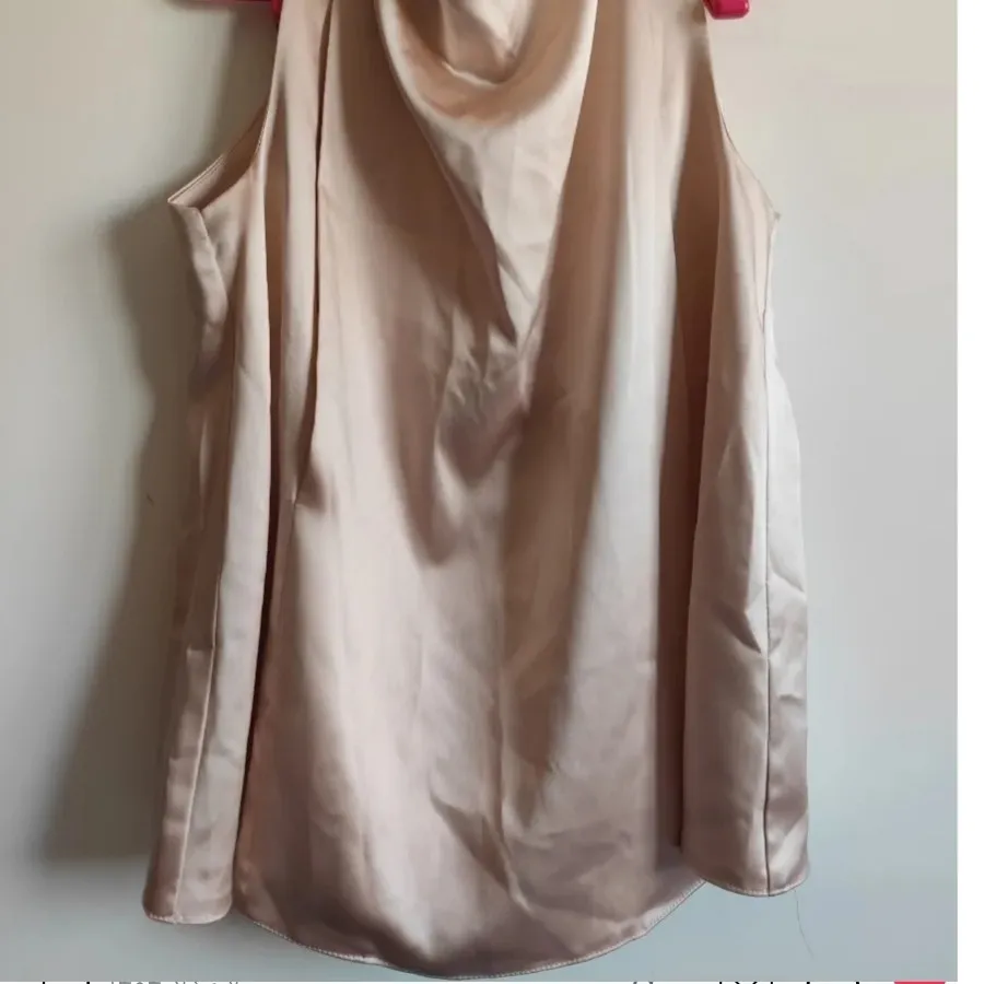 تاپ ساتن گل‌بهی