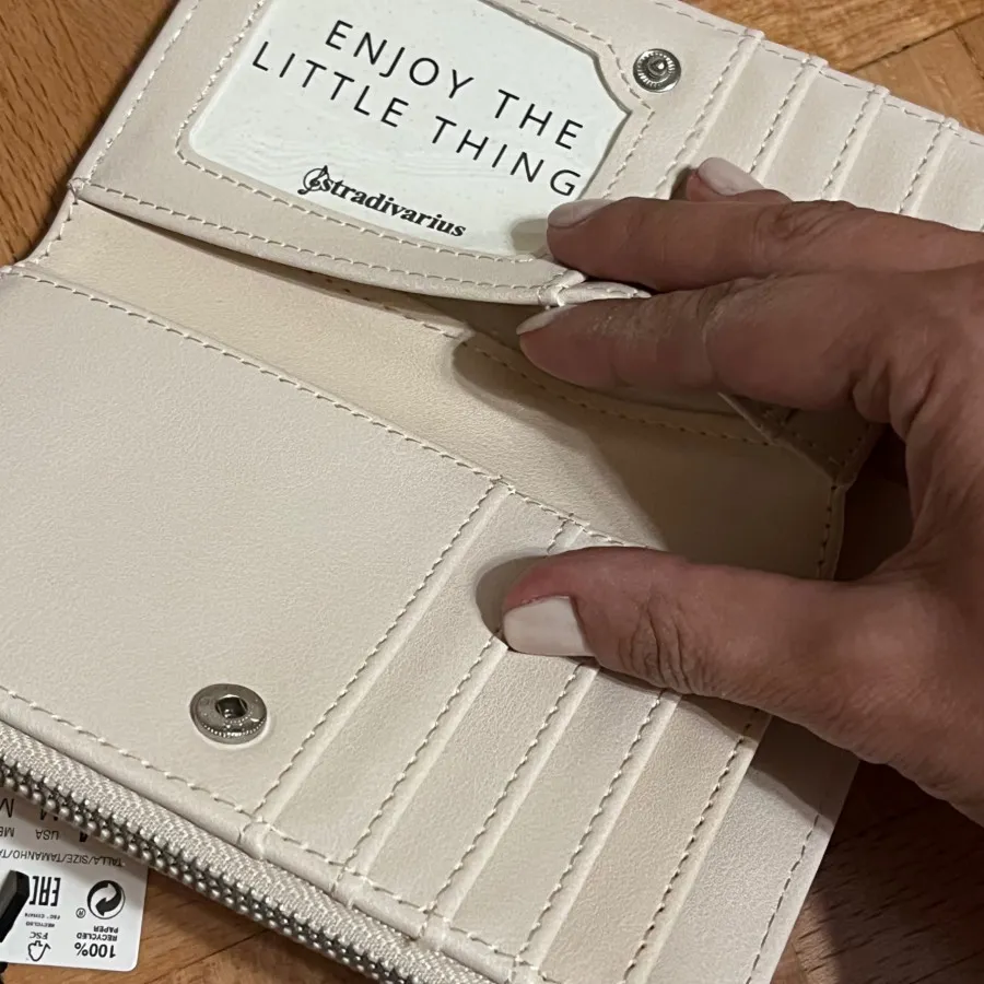 کیف پول زنانه Stradivario