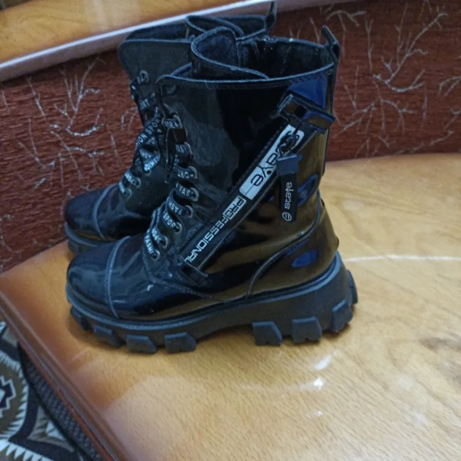 نیم بوت ورنی