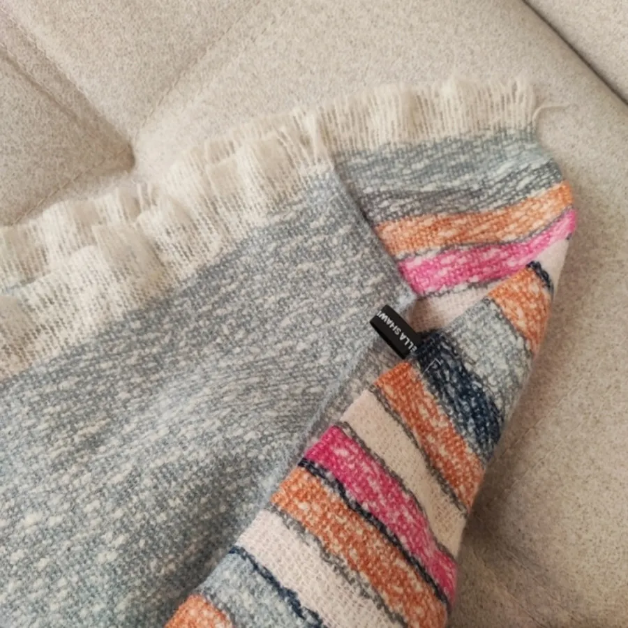 شال گرم و خوش رنگ