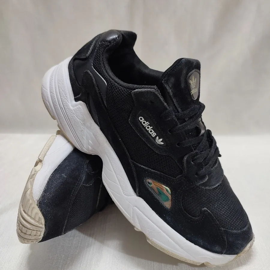 ادیداس فالکون