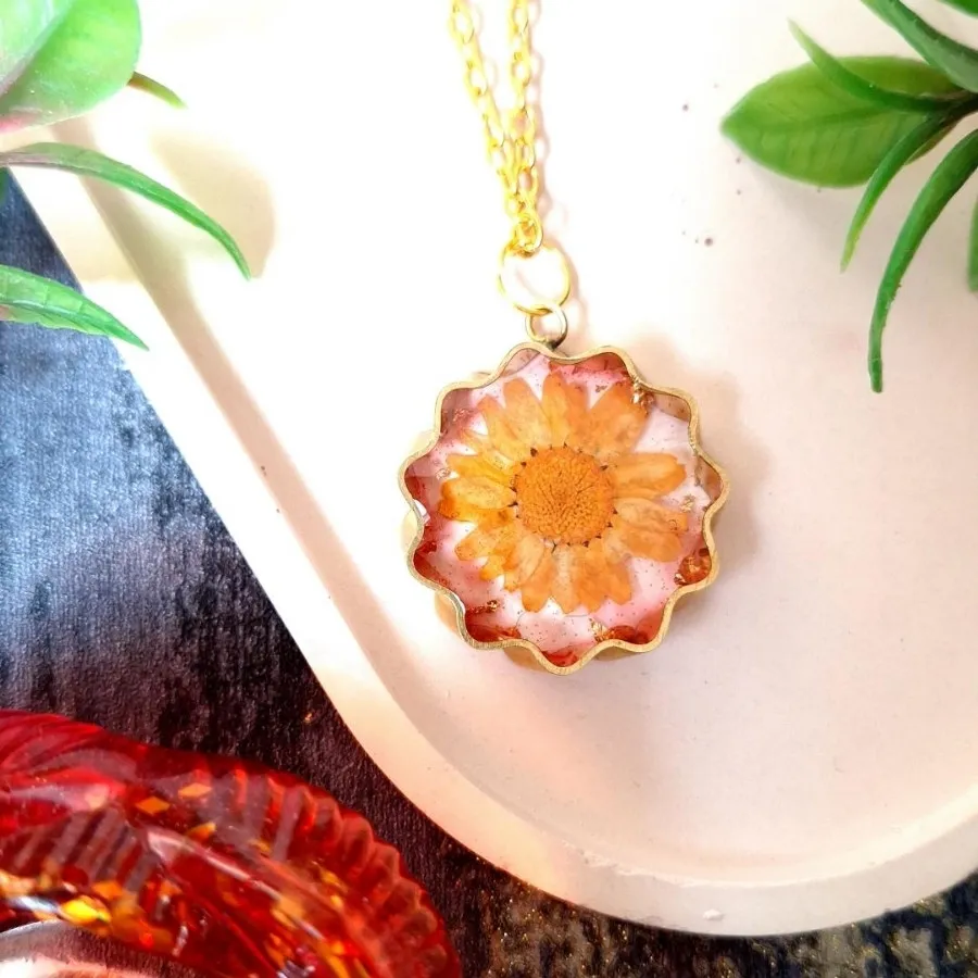 گردنبند رزینی بابونه نار