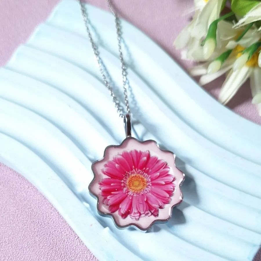 گردنبند رزینی بابونه صورت