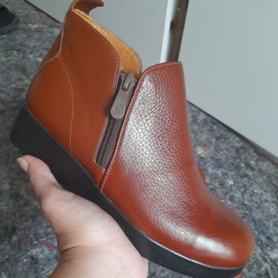 نیم بوت چرم زنانه