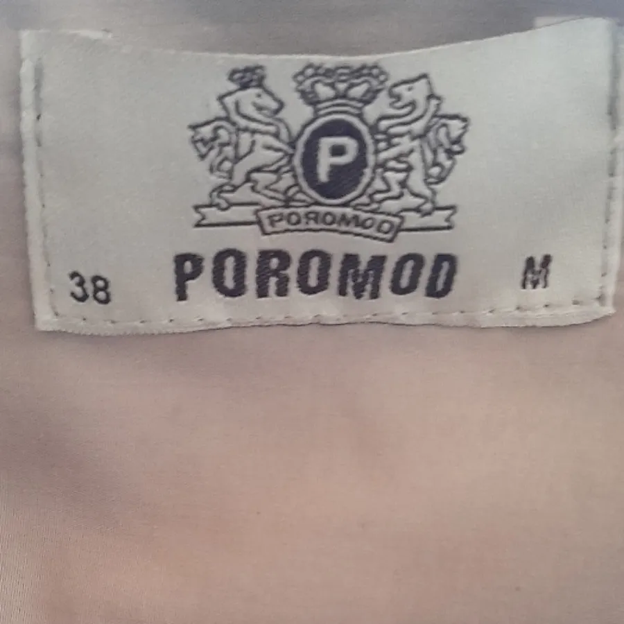 بارونی کرم رنگ