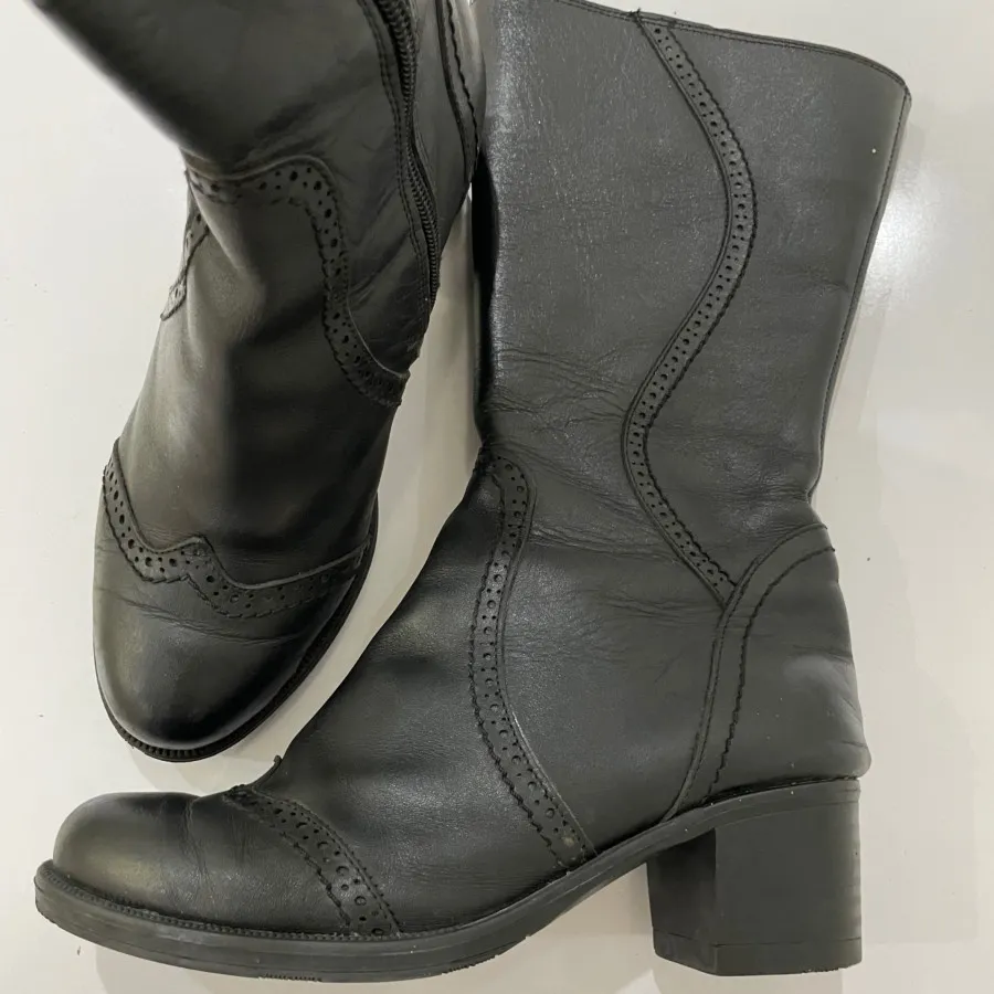 بوت چرم سایز 37