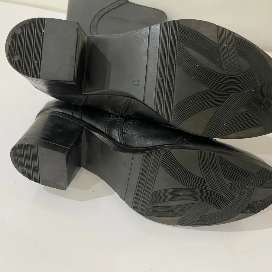 بوت چرم سایز 37