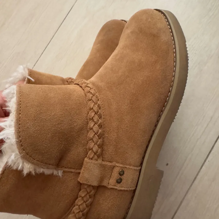 نیم بوت چرم طبیعی داخل خز