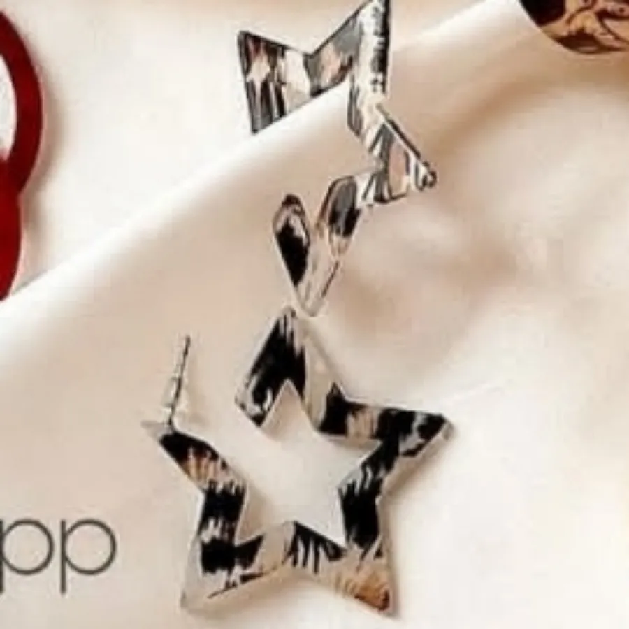 گوشواره رزینی شیک وسبک