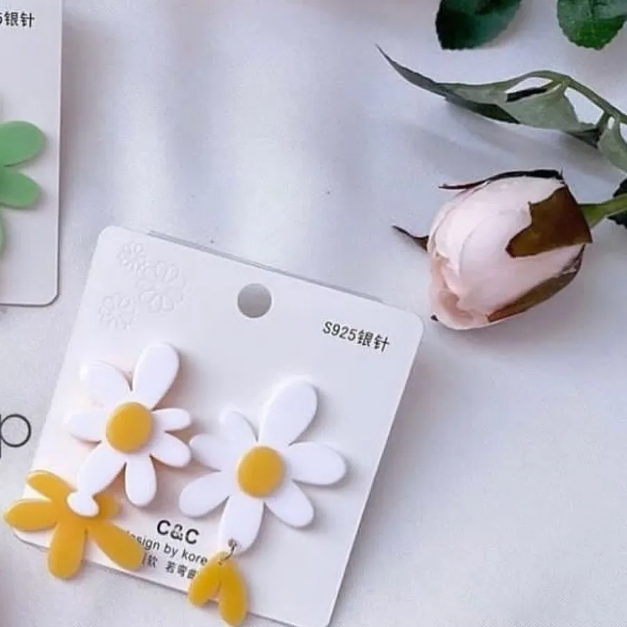 گوشواره گل زیبا میخ نقره