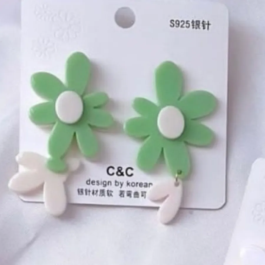 گوشواره گل زیبا میخ نقره