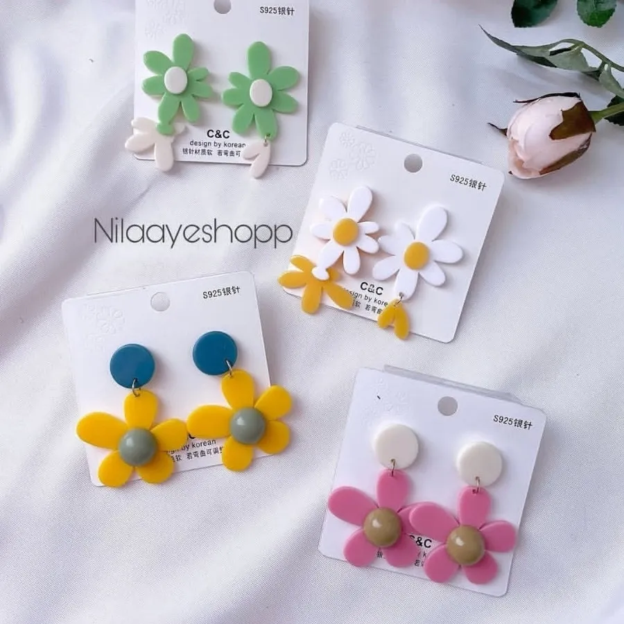 گوشواره گل زیبا میخ نقره