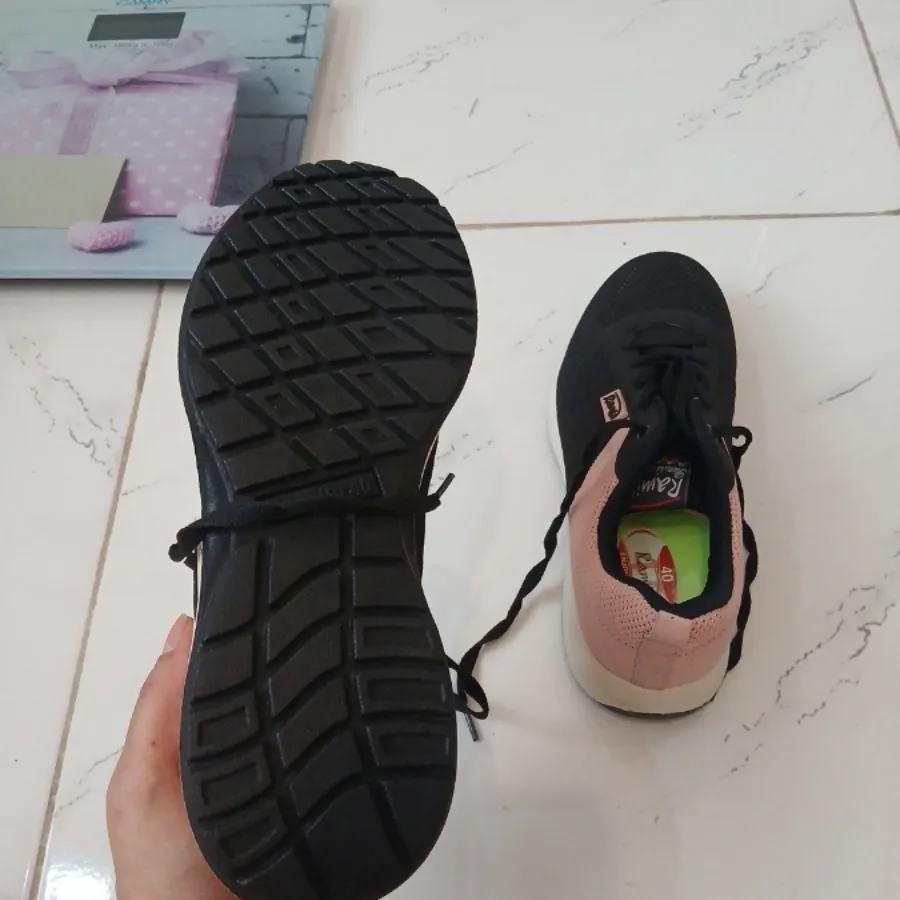 کتونی مشکی صورتی