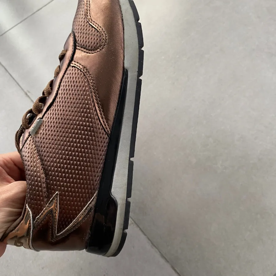 کتونی برند b3D