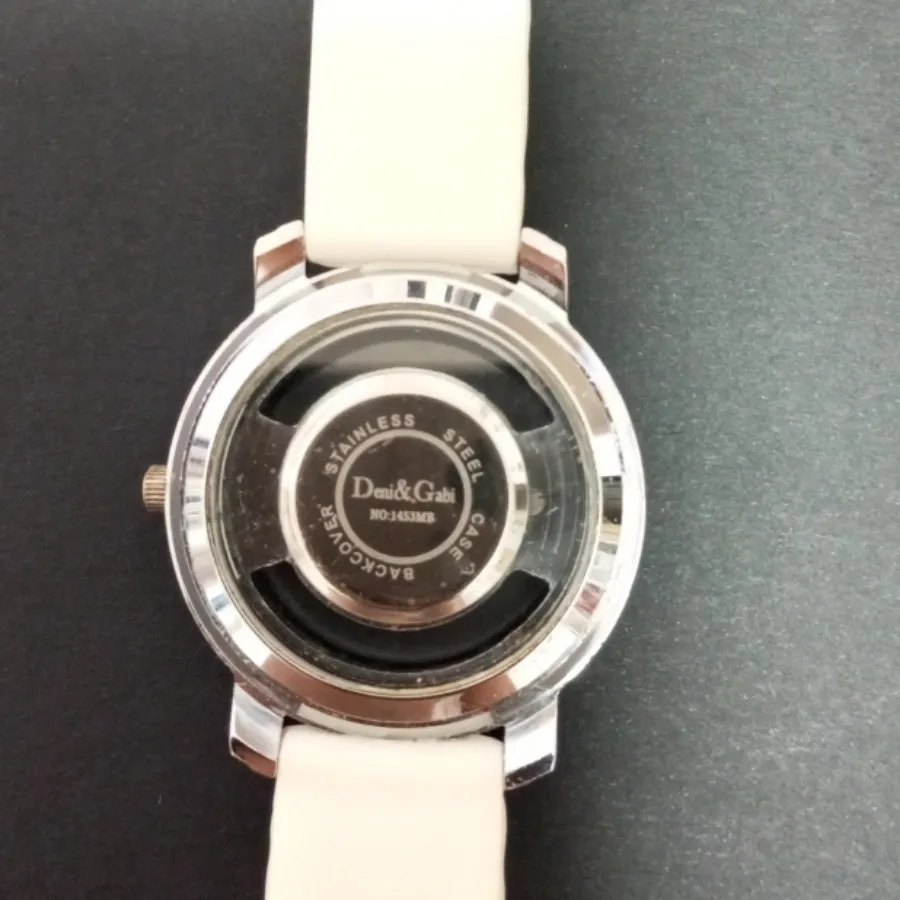 ساعت شیک کرمی