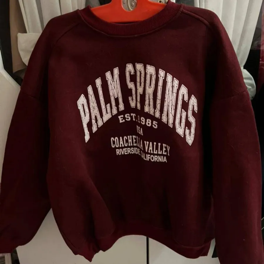 سوییشرت بی کلاه قرمز چری