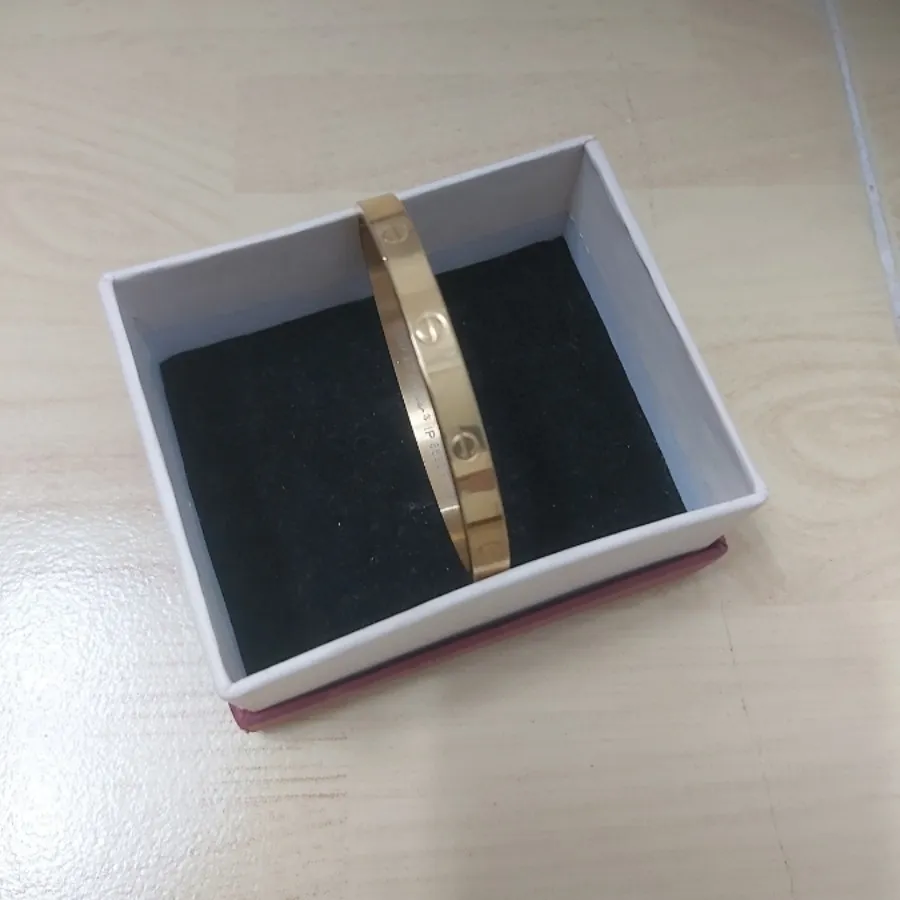 دستبند مردانه و زنانه