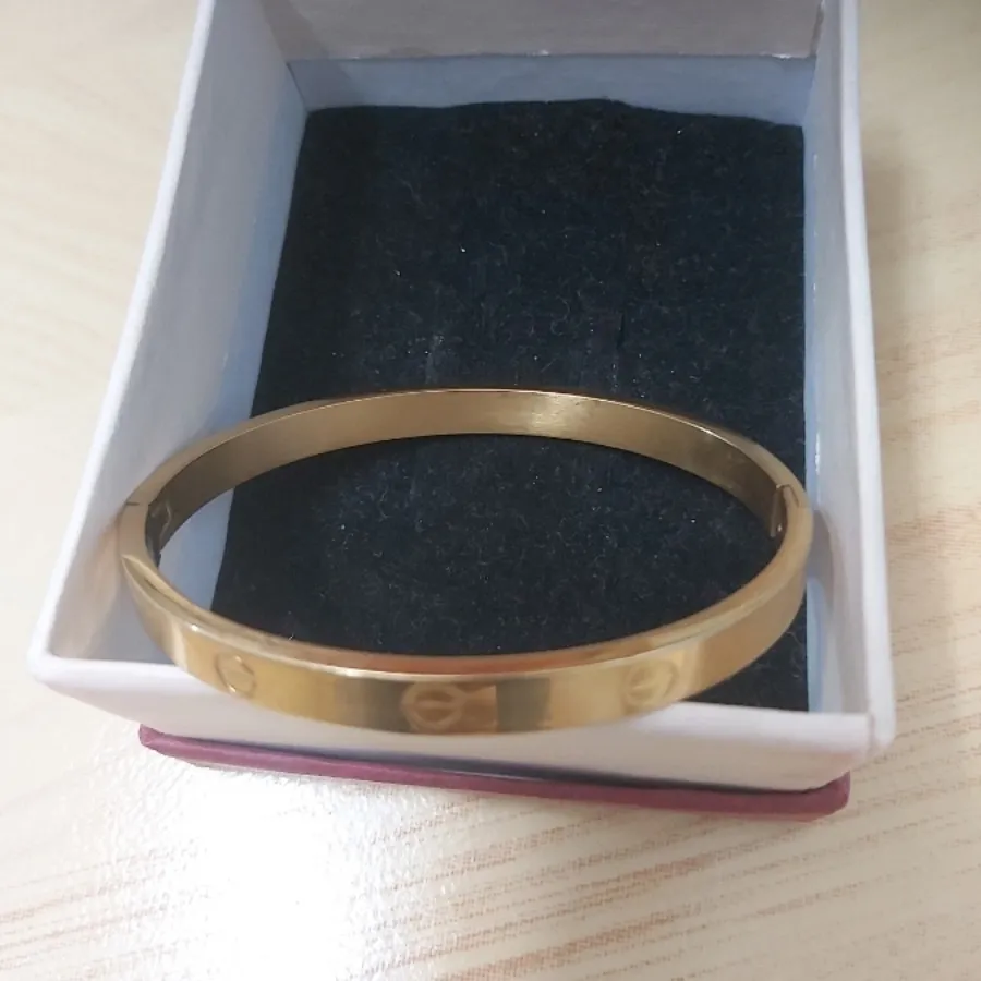 دستبند مردانه و زنانه