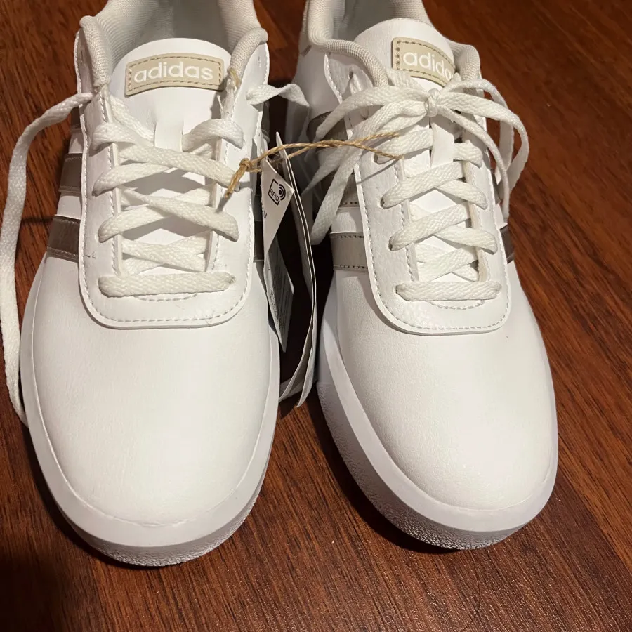 کتونی ادیداس کورت adidas