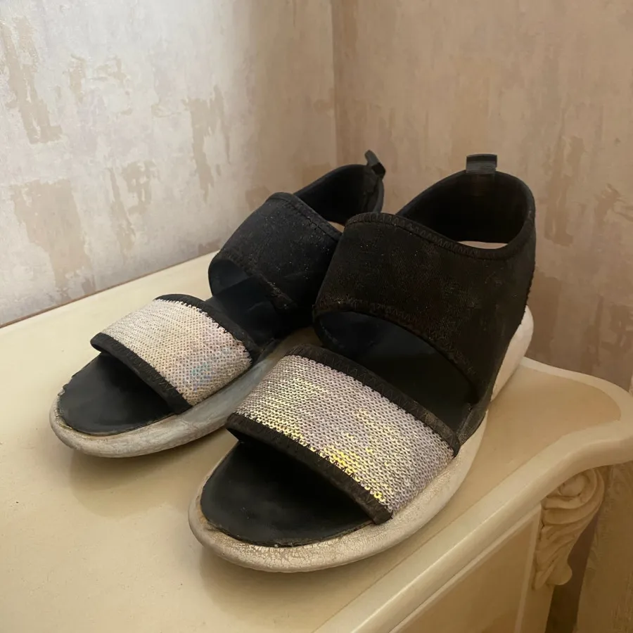 دوتا کفش باهم