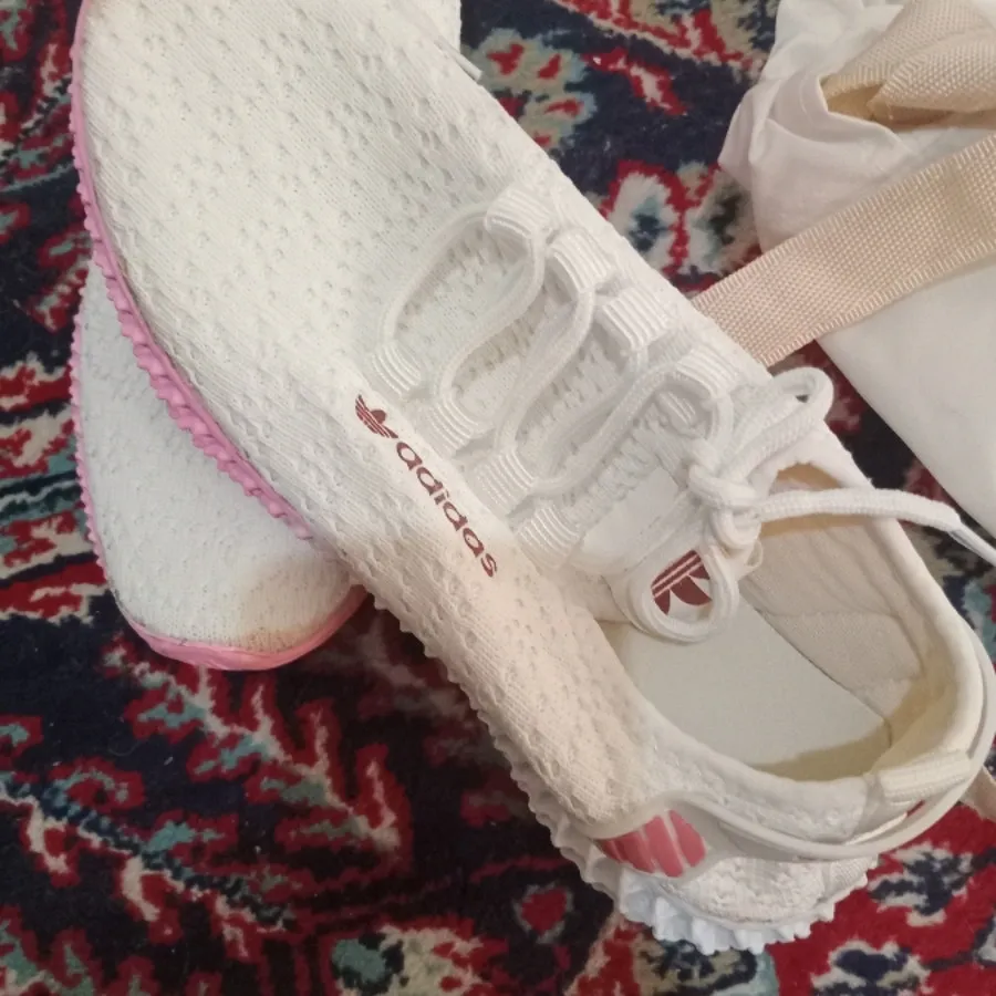 پک کوله پشتی و کتونی