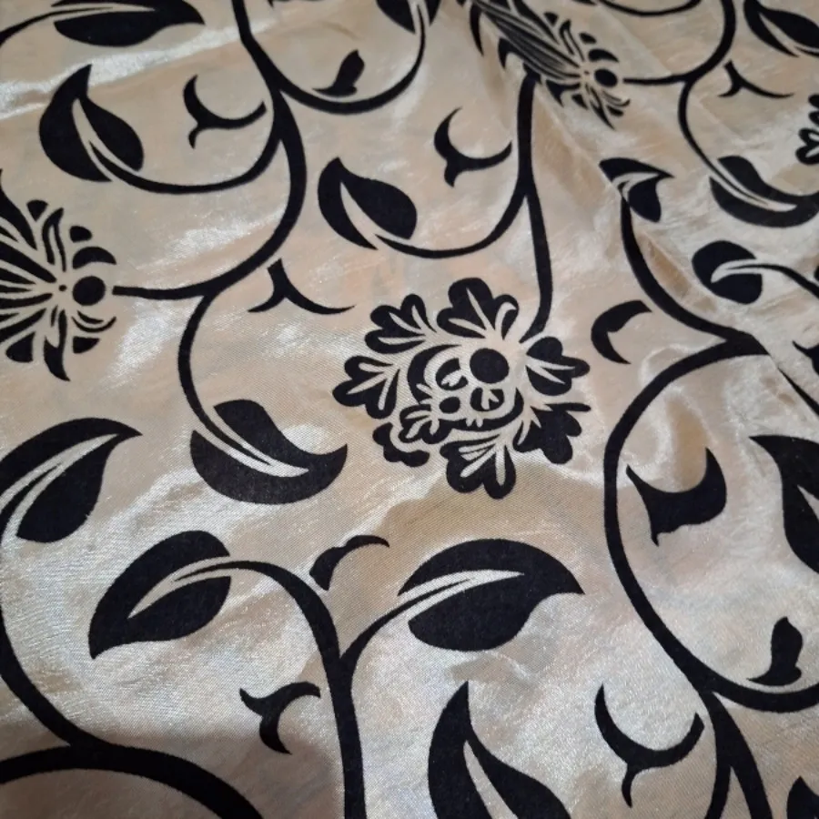 رومیزی طلایی طرح دار