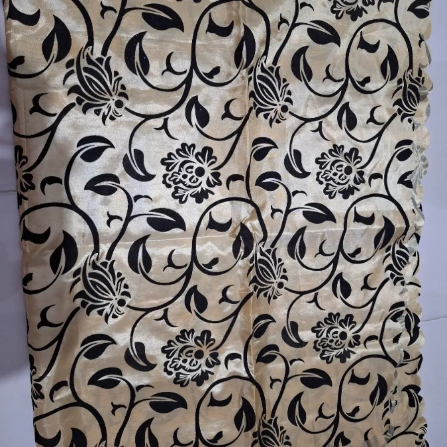 رومیزی طلایی طرح دار