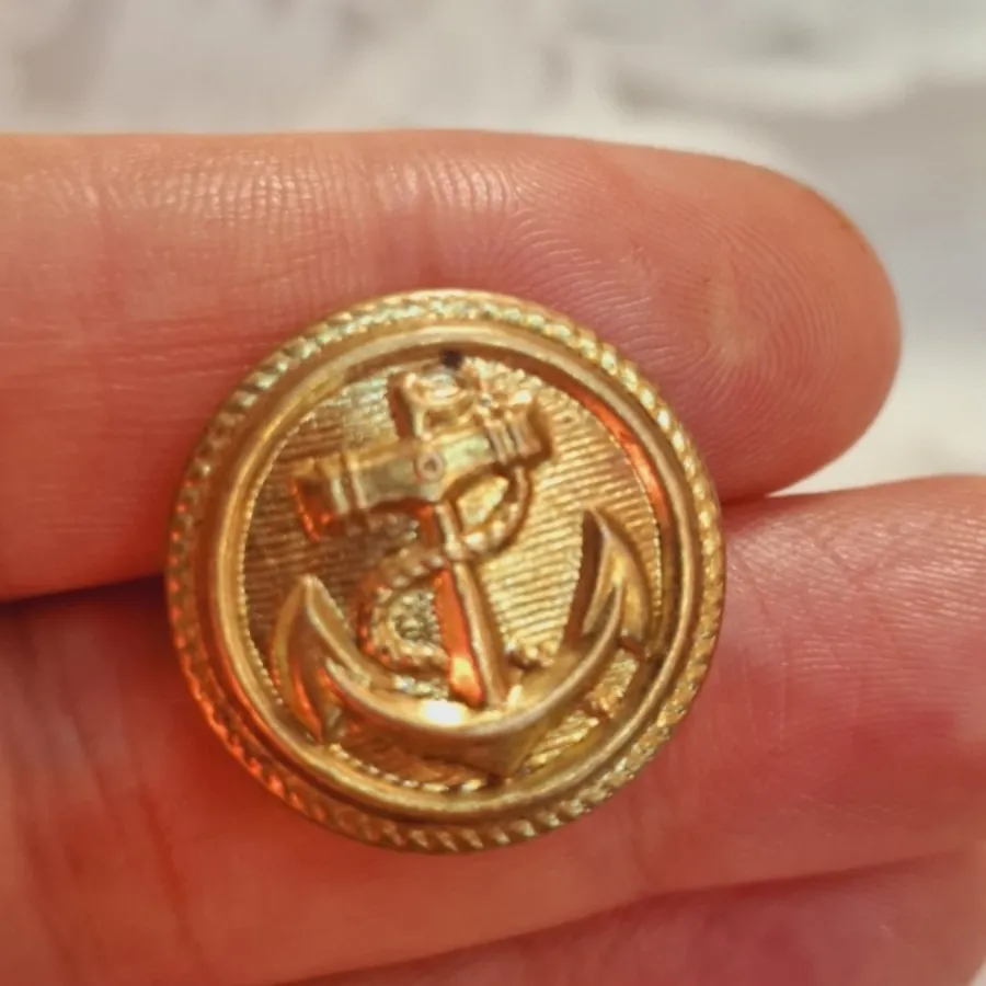 دکمه قدیمی دونه 50 تومن