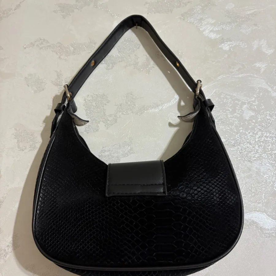 کیف دوشی طرح فندی