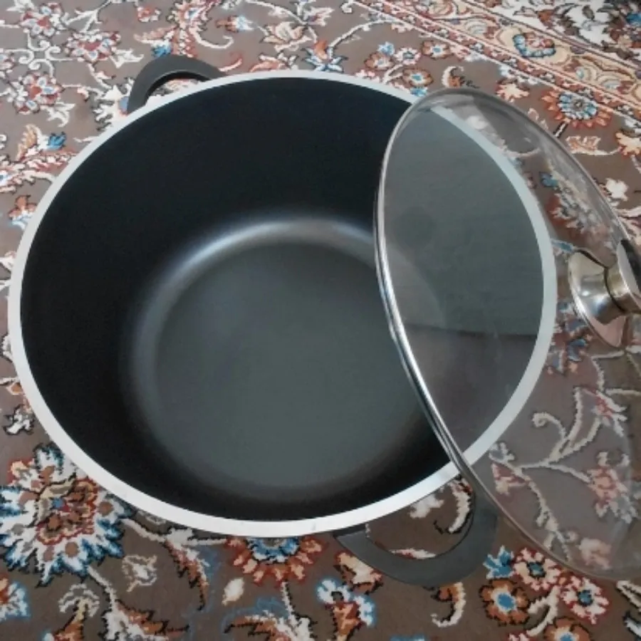 قابلمه چدن بزرگ