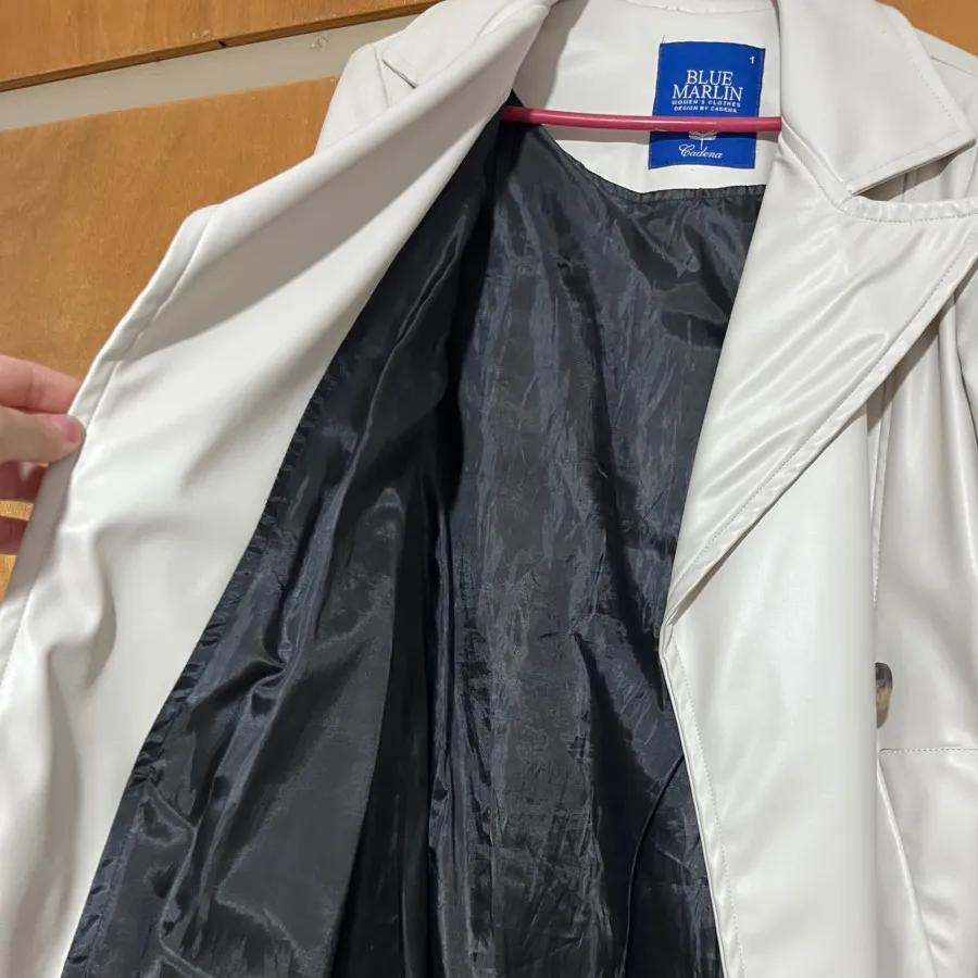 کت چرم استخوانی