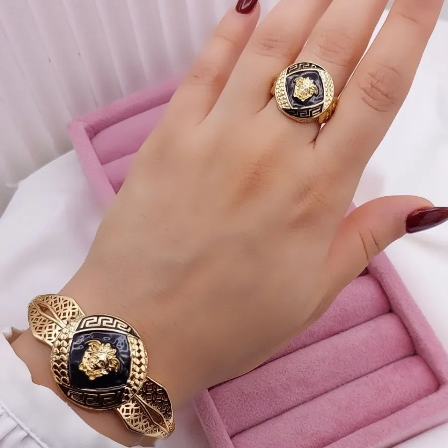 ست دستبند و انگشتر