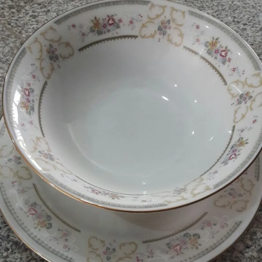 کاسه بشقاب نونو