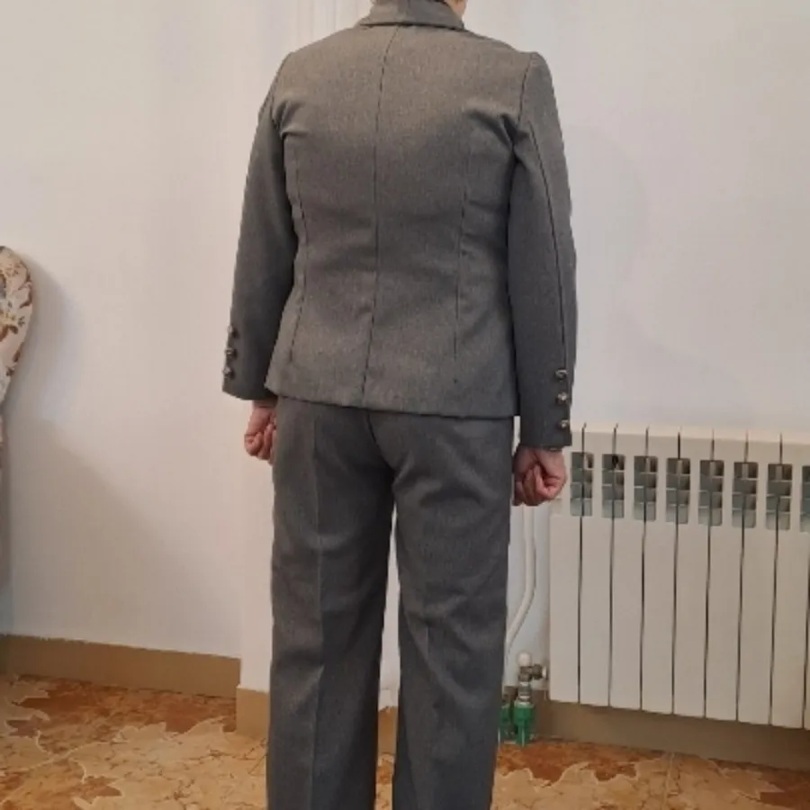 کت شلوار طوسی