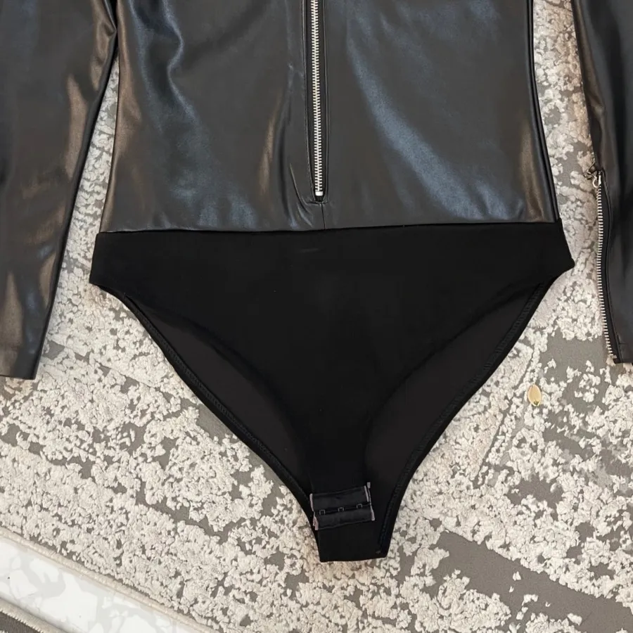 بادی چرم زنانه