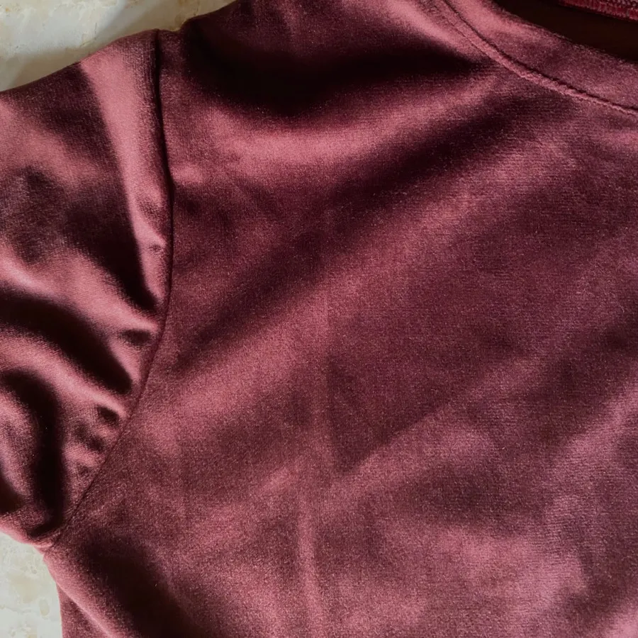 بلوز مخمل زرشکی