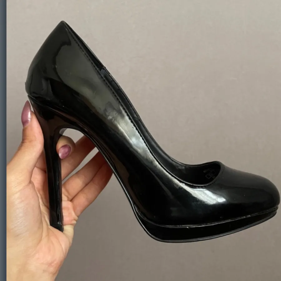 کفش زارا ورنی