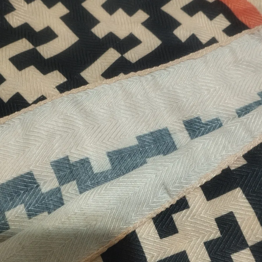 شال طرح دار